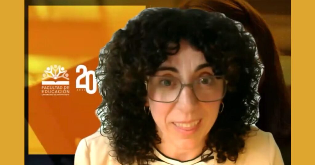 Profesora Rubio Perea durante su presentación